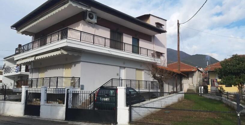 Κωδικός ακινήτου: 10-7732 – Πετρίτσι Κέντρο ΠΩΛΕΙΤΑΙ μονοκατοικία συνολικής επιφάνειας 202 τ.μ. ισόγειο .