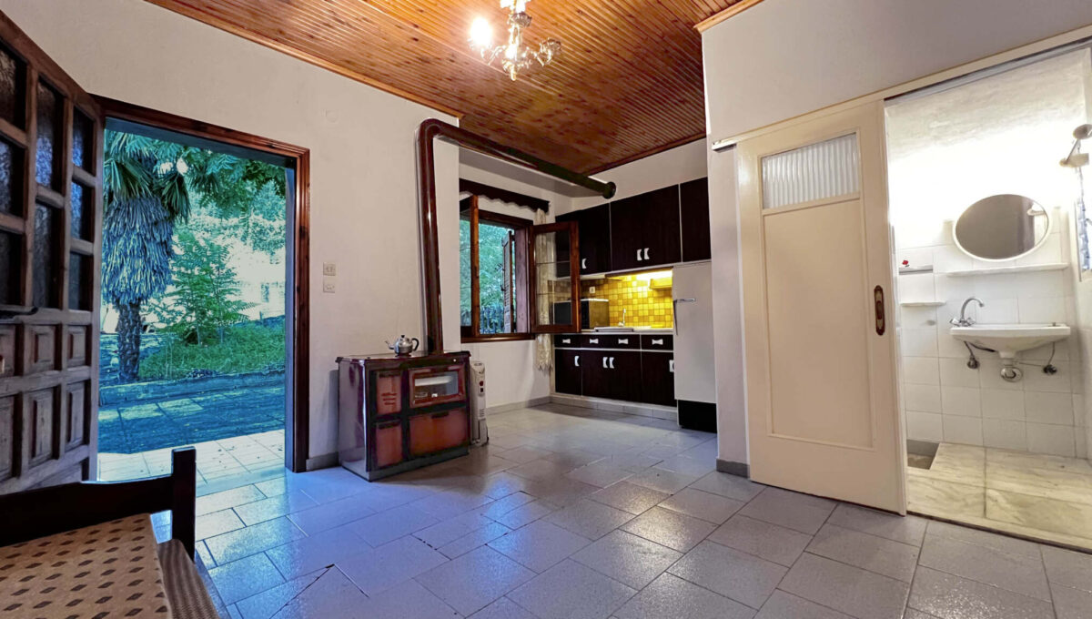 μπροστα σπιτι εσωτ 1