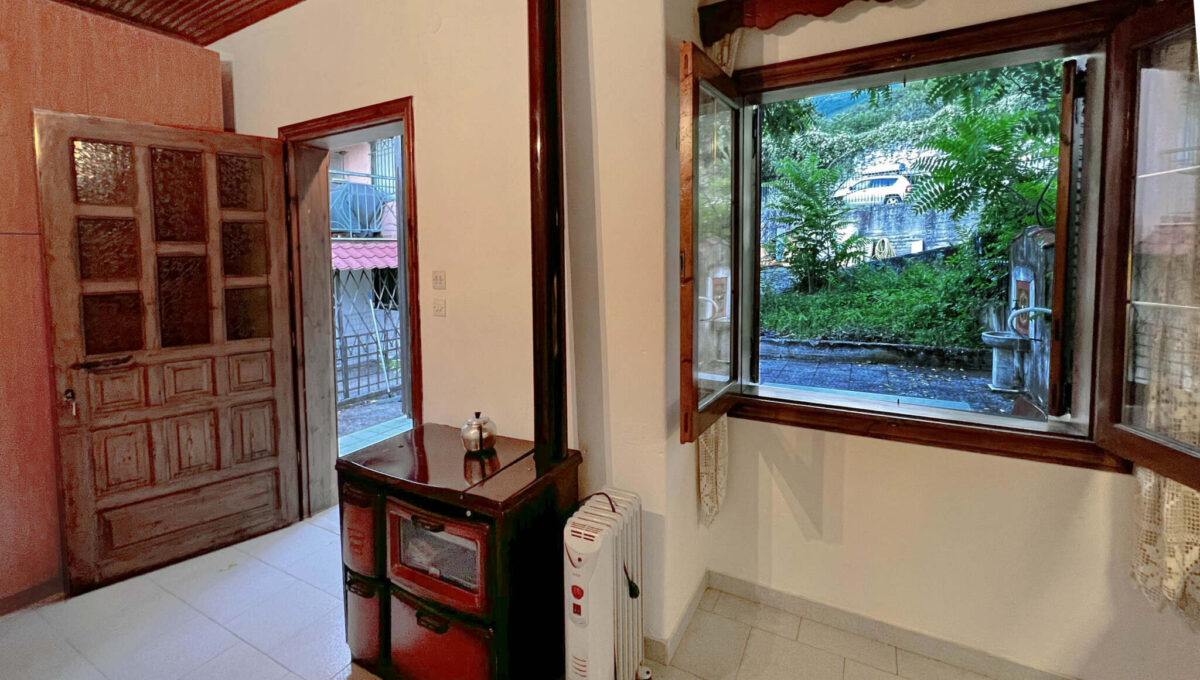 μπροστα σπιτι εσωτ 2