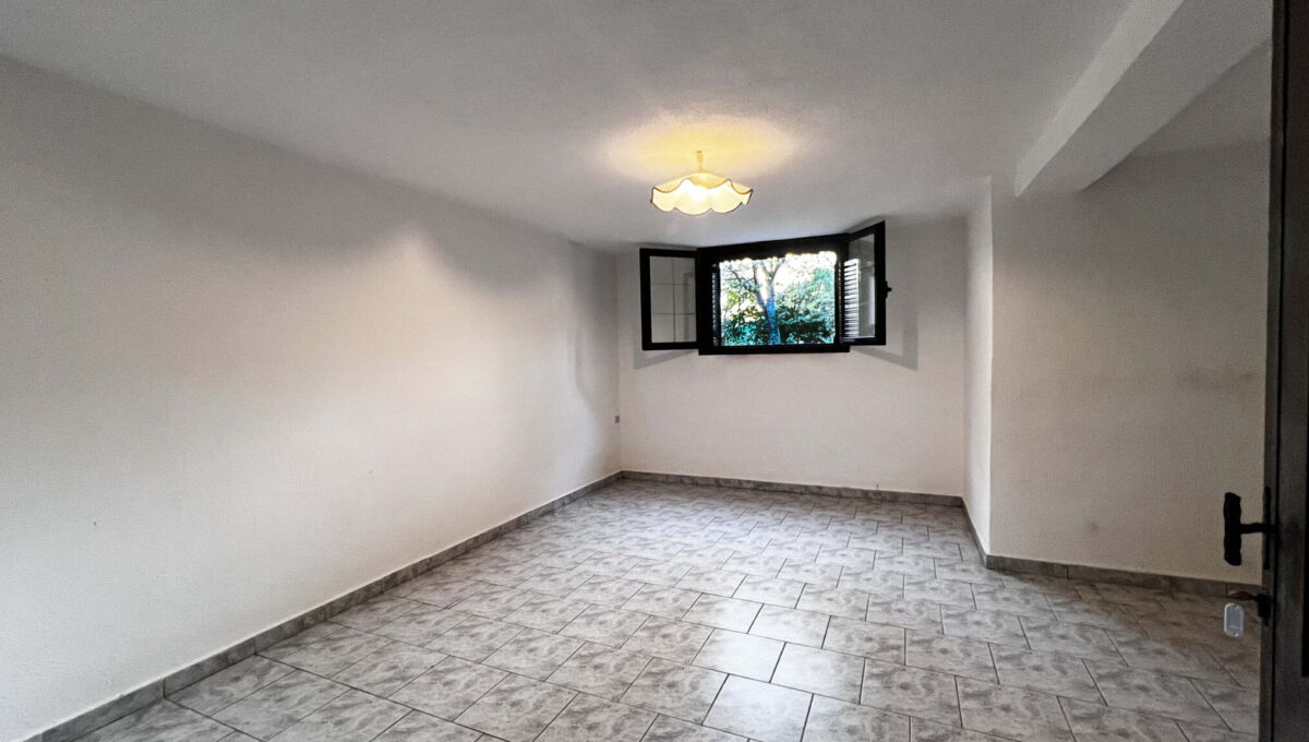 πισω σπιτι κατω