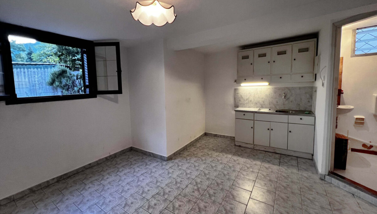 πισω σπιτι κατω 2