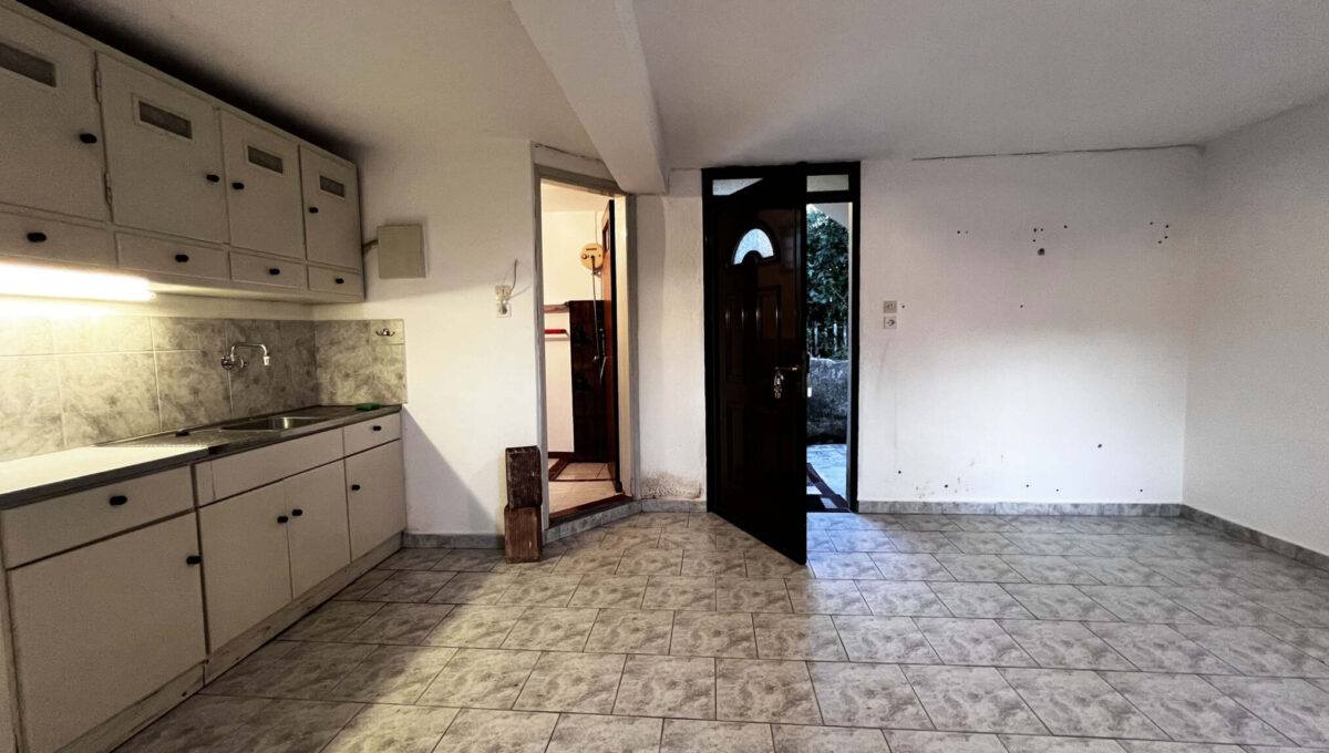 πισω σπιτι κατω 4