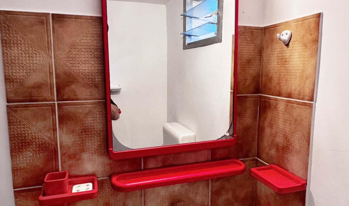 πισω σπιτι κατω μπανιο