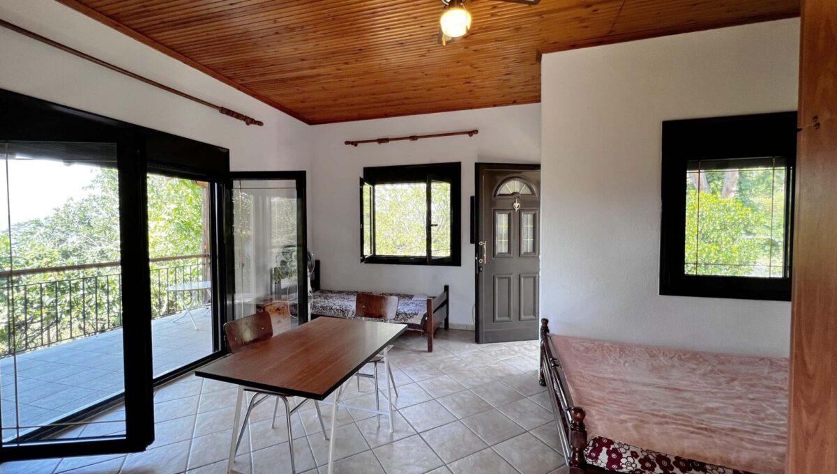 πισω σπιτι οροφος εσωτ 1