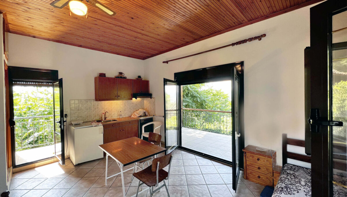 πισω σπιτι οροφος εσωτ 3