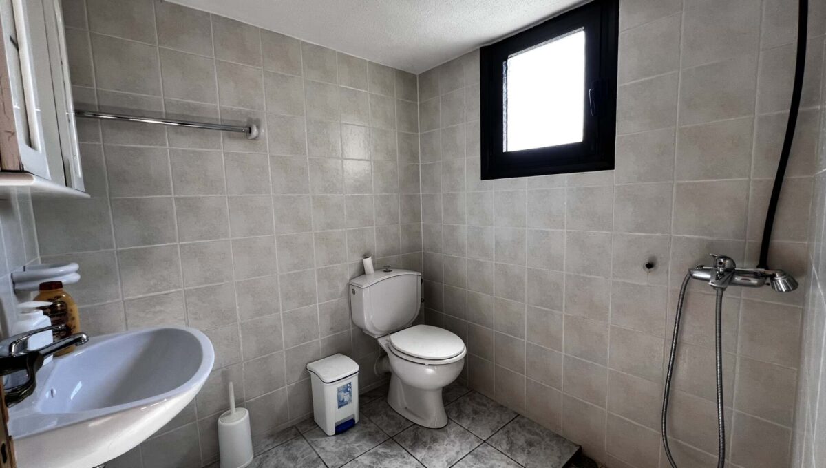 πισω σπιτι οροφος μπανιο