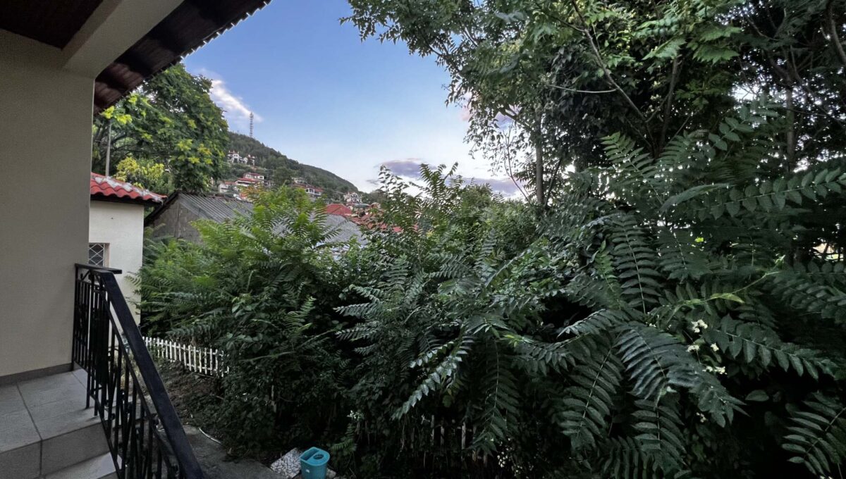 πισω σπιτι πισω πορτα