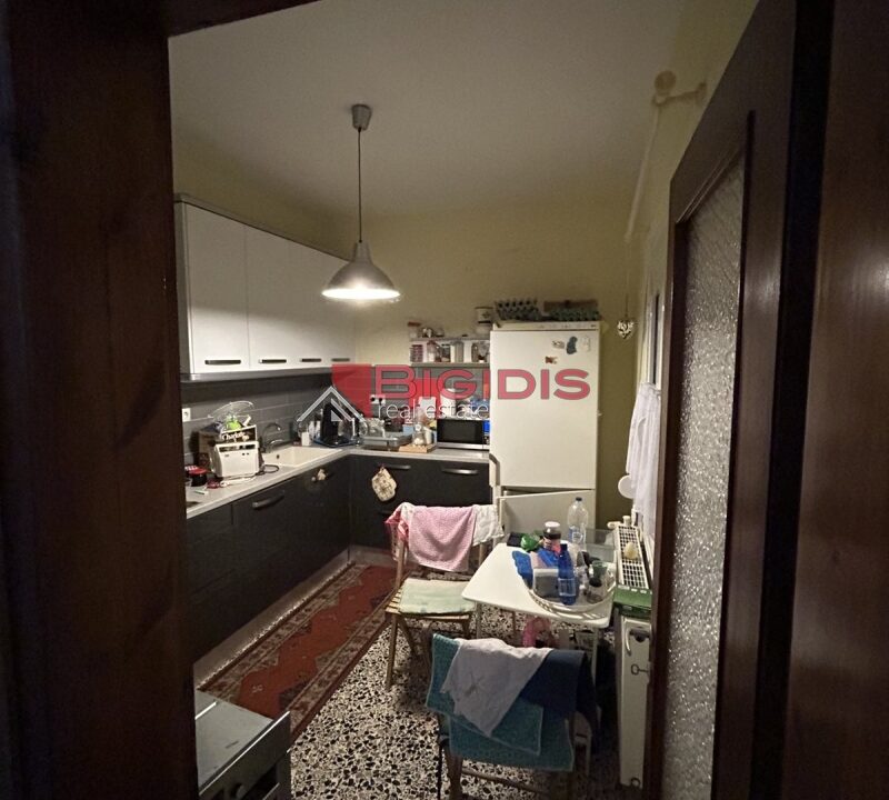 10-8402876